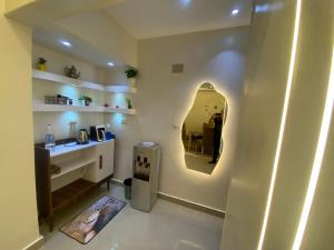 شقه فندقيه فاخره في ارقي منطقه بالمهندسين