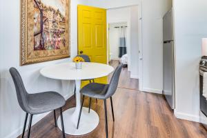 1 Mi to Dtwn LA Artists Retreat with Zen Garden