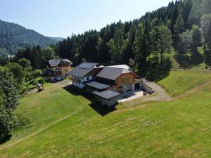 Ferienwohnung Steinacherhof - 3hvězdičkové hotely ve městě Arriach