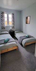 Luxurious, South-Facing Lakeside Lodge