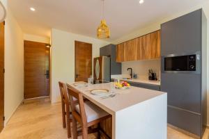 Luxury Coastal Vibes Park 101 Free Beach Club