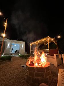 T & I Villa firepit, BBQ & grill