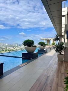 12thFloor High Rise Studio Luxe Vibe Private Patio