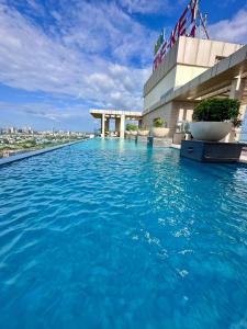 12thFloor High Rise Studio Luxe Vibe Private Patio