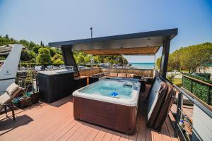 Floating house BRAVIA