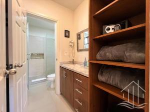 Promo-2BR-Luxe Dept-1 Min Walk to Beach-Sleeps 6