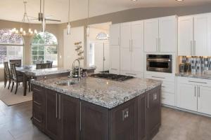 Stunning Views Hot Tub Prime Location