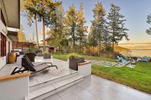 Beachside Living Cherry Point by EMR Vacation Rentals