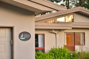 Beachside Living Cherry Point by EMR Vacation Rentals