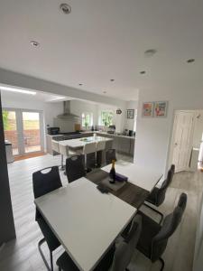 Modern 3 Bed Bromley, Chislehurst House - with parking