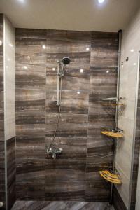 Spacious 1BDR in the Center with FREE Parking