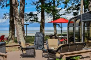 Kye Bay Beach House by EMR Vacation Rentals