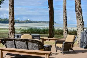 Kye Bay Beach House by EMR Vacation Rentals