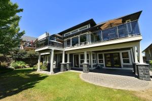 Natures Gate Executive Estate by EMR Vacation Rentals