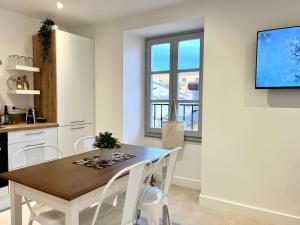 PALM RIVIERA Capucins - Vieille ville de Menton - Vue mer