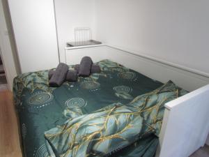Appartements Escapade a deux ou en teletravail, Studio calme avec Parking gratuit, WiFi rapide, proche ligne 14, Paris centre et Aeroport d-Orly : photos des chambres