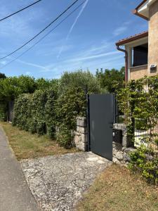 Wellness House Oliva with heated salt water Pool, Sauna & Jakuzzi