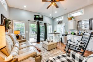 Modern Houseboat on Flint River with Dock!