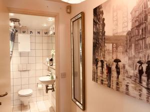 2 bed GF Docklands Apartment - Free Parking for 1 car