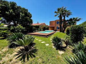 Villa de charme à Saint Cyprien avec Piscine et Jardin Méditerranéen, plage et commerces à 10 minutes à pieds