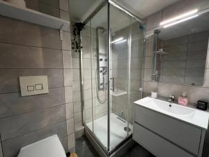 Appartement avec balcon, climatisation et vue mer