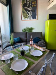 Appartement avec balcon, climatisation et vue mer