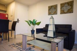Chic 1BR in Centro Steps from Metro & Attractions