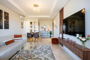 Chic, bright, 2 BR apartment, panoramic view & Parking