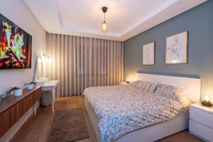 Chic, bright, 2 BR apartment, panoramic view & Parking