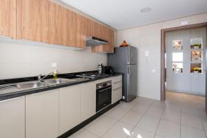 Chic, bright, 2 BR apartment, panoramic view