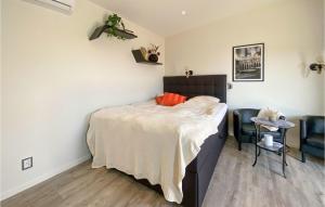 Cozy Home In Tvååker With Kitchen