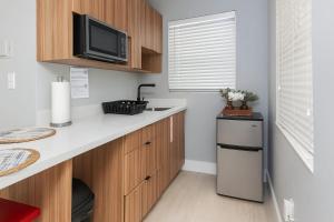 1BR Seaside Retreat Walk to HollywoodDania Beach