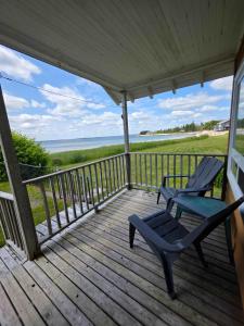 Hunts Point 2-BR Coastal Retreat - Cottage # 1