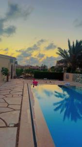 قريه المروه الساحل الشمالي فيلا 5 غرف وحمام سباحه خاص