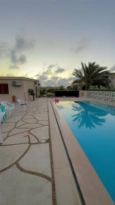 قريه المروه الساحل الشمالي فيلا 5 غرف وحمام سباحه خاص