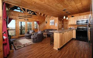 My Runaway Wagon Retreat - Hot Tub & Mountain View