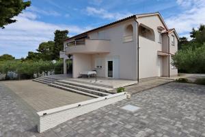Apartments by the sea Banjol, Rab - 12838 