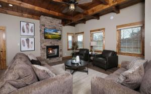 Moonlit Lodge - Hot Tub, Modern Vibes & Firepit