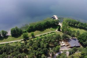 Domek na wodzie Topiko Czarter - Leśna Przystań