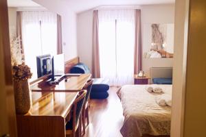 Rooms with a swimming pool Peroj, Fazana - 24329