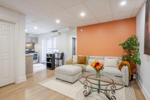 Chic DT MTL Condo with Rooftop, BBQ