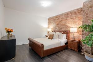 Chic DT MTL Condo with Rooftop, BBQ