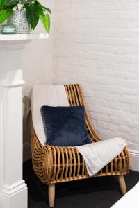 Inner-City Townhouse with Free Parking & WiFi