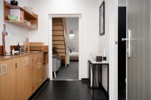 Inner-City Townhouse with Free Parking & WiFi