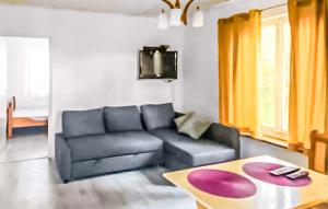 1 Bedroom Lovely Home In Kamionki Male