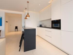 Apartment on Zeedijk with Sea View