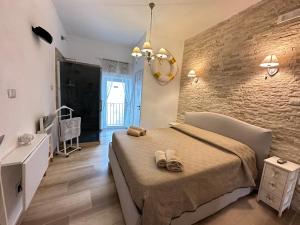Cozy Sea View Flat with Private 83 sq Rooftop, Balcony, and BBQ in the Old Town