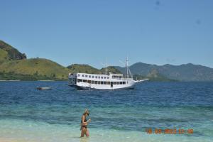 4D3N CRUISE Lombok-Komodo-Flores