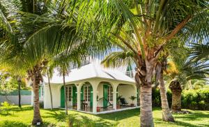 Villa à la Plage, lagon à 500m, climatisée - 4hvězdičkové hotely ve městě Saint-Paul