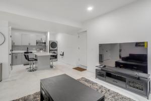 16 Mi to Dtwn Denver Modern Apt with Patio